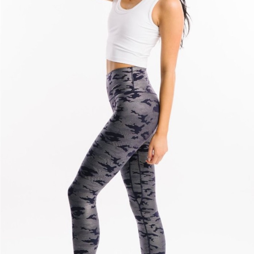 Zyia Active Women’s Silver Camo Supreme Hi-Rise Size 12 Leggings Metallic Sheen‎ - Picture 2 of 10